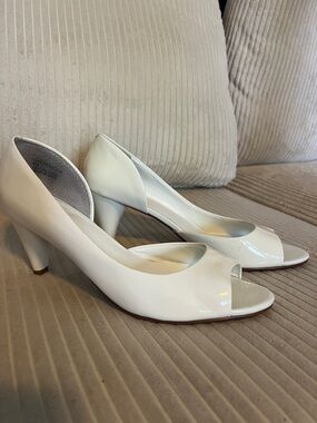 Women's White Patent Peep-Toe Mid Heel Pumps